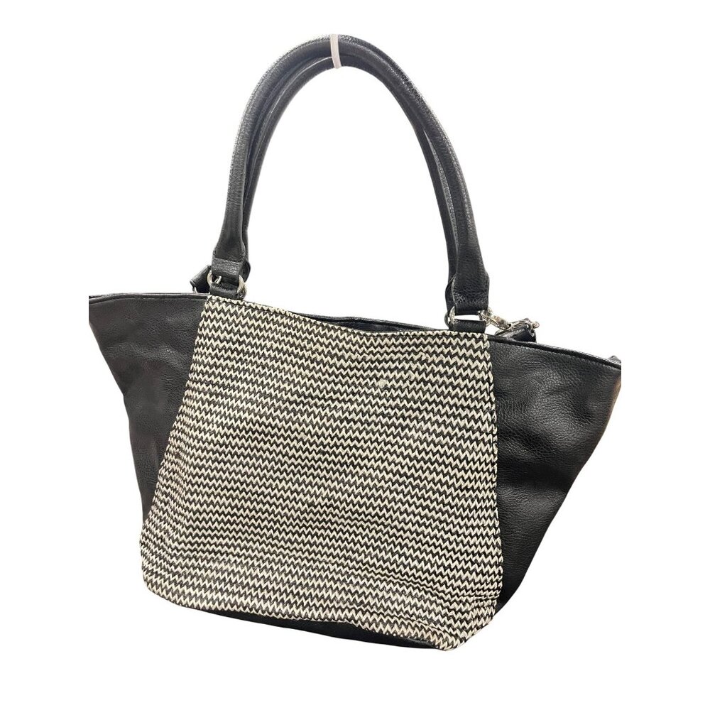 Large Black & White Chevron Tote Bag With Dual Handles & Adjustable Strap